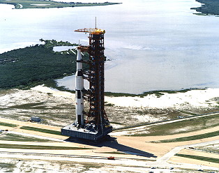 Apollo 11 auf dem Weg zur Startrampe