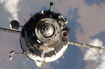 Soyuz TMA-15 arrival