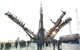 Sojus TM-29 auf dem Weg zur Startrampe