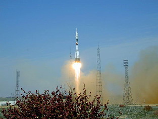 Soyuz TM-32 launch