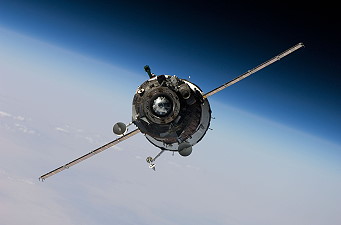 Sojus TMA-16 kommt an der ISS an