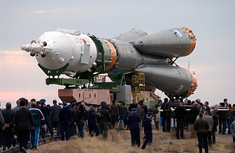 Soyuz TMA-2 rollout