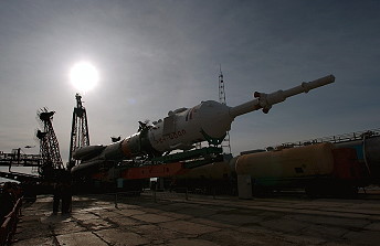 Soyuz TMA-4 rollout