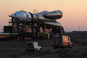 Soyuz TMA-6 rollout