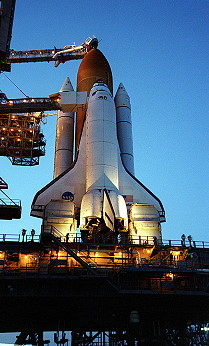 STS-100 auf der Startrampe