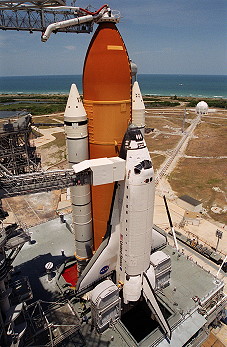 STS-101 auf der Startrampe
