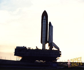 STS-30 auf dem Weg zur Startrampe
