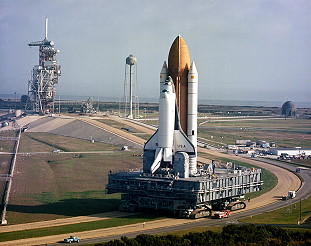 STS-3 auf dem Weg zur Startrampe