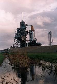 STS-74 auf dem Weg zur Startrampe