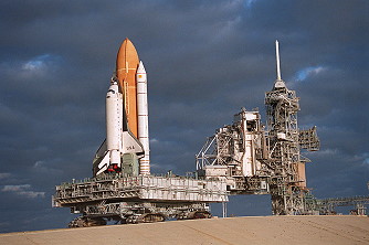 STS-75 auf dem Weg zur Startrampe