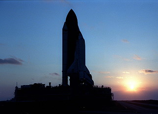STS-96 auf dem Weg zum VAB
