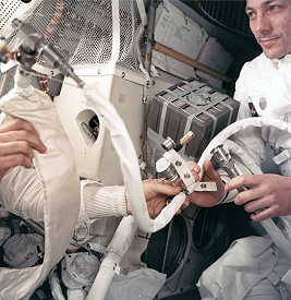 Swigert an Bord von Apollo 13