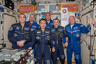 Crew ISS-39 inflight