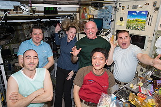 Crew ISS-48 inflight