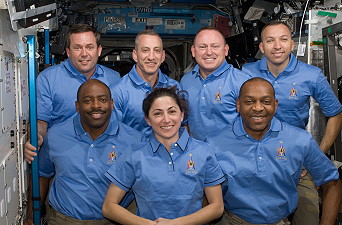 traditionelles Bordfoto STS-129