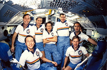 traditional in-flight photo STS-61B