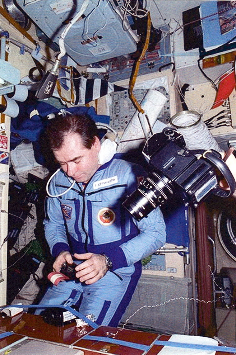 Strekalov onboard Mir