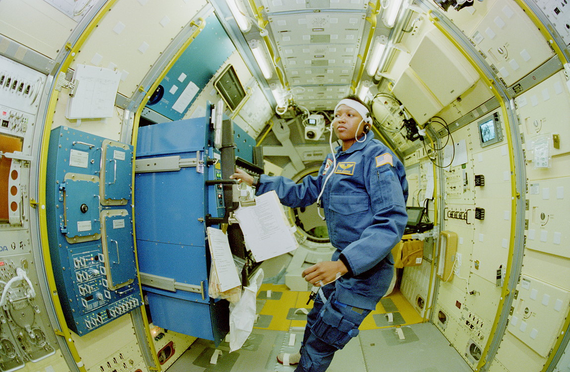 Jemison an Bord des Space Shuttle