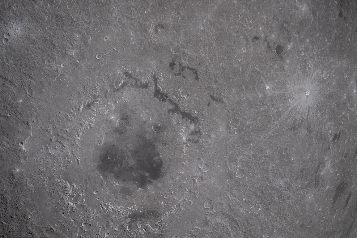 Der Mond w�hrend des Vorbeifluges
