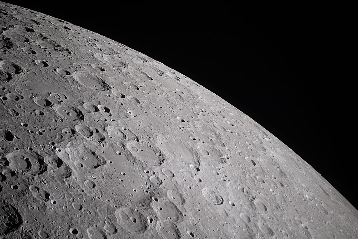 Der Mond w�hrend des Vorbeifluges