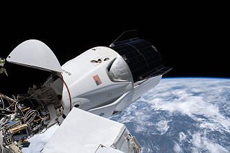 SpaceX Crew-1 ist an die ISS angekoppelt
