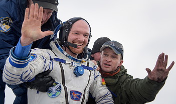 Soyuz MS-09 recovery