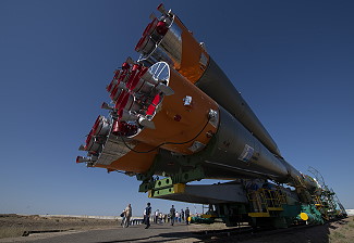 Soyuz MS-13 rollout