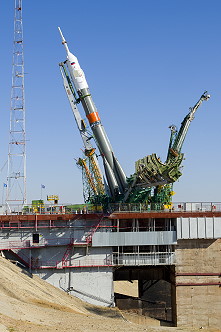 Soyuz MS-15 erection