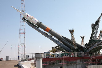 Soyuz MS erection