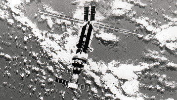 Mir-Kwant-Sojus TM-5 von Sojus TM-4 nach Abkopplung