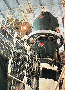Soyuz TM-9 integration