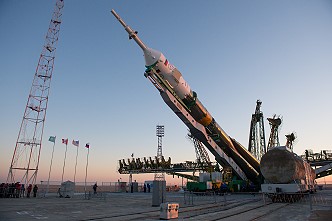 Soyuz TMA-07M erection
