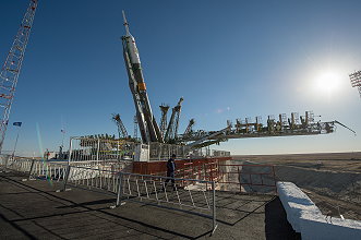 Soyuz TMA-10M erection