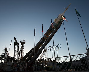 Soyuz TMA-11M erection
