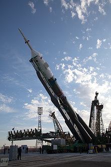 Soyuz TMA-14 erection