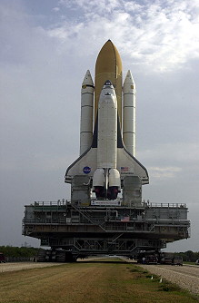 STS-109 auf dem Weg zur Startrampe