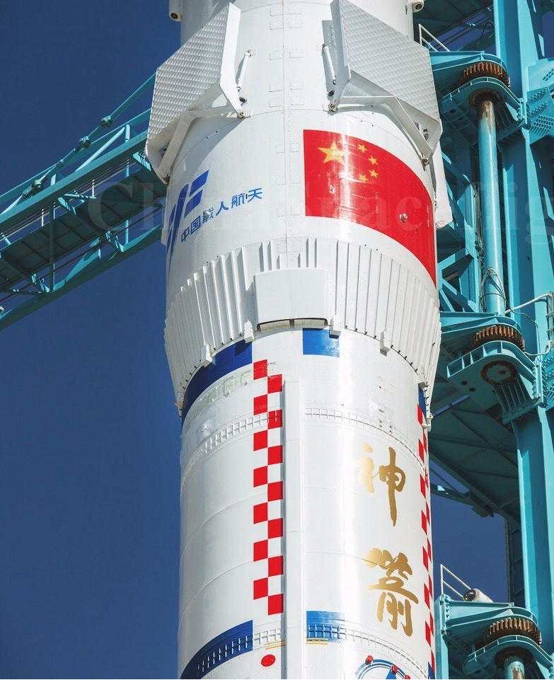 Shenzhou XI auf dem Weg zur Startrampe