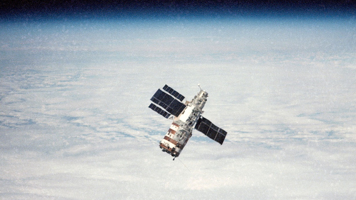 Salyut-7 as seen from Soyuz T-13 on approach
