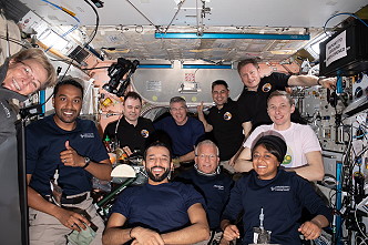 Crews ISS-69 und Ax-2