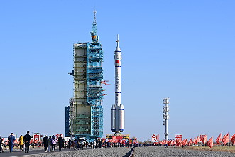 Shenzhou-19 auf dem Weg zur Startrampe