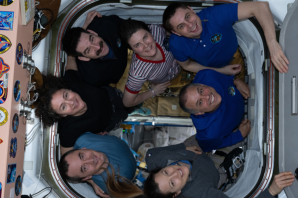 Alle sieben Astronauten und Kosmonauten