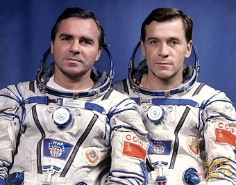 Crew Soyuz TM-8