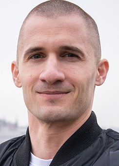 Gyula Cser�nyi 