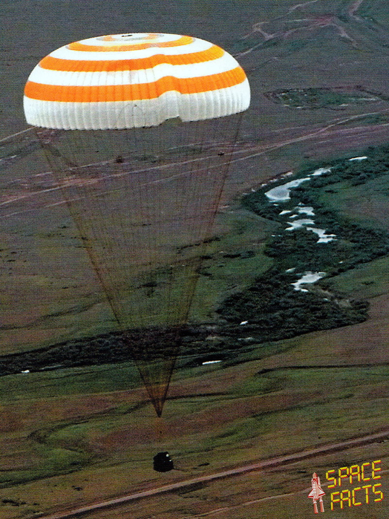 Soyuz TM-30 landing