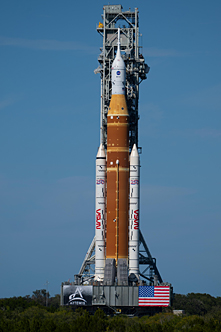 Artemis II rollout