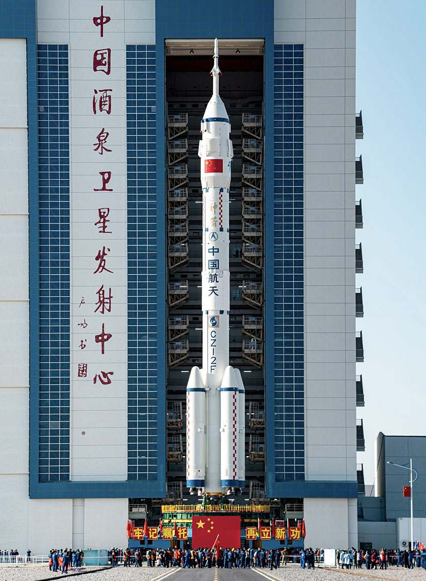 Shenzhou-22 auf dem Weg zur Startrampe
